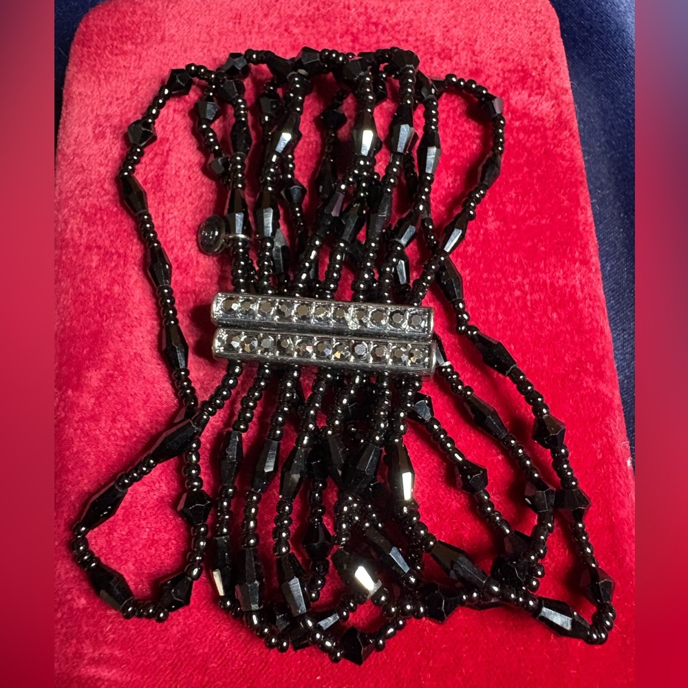 😎🌺Chic Black Multi-Strand Bracelet Stretch Glass Beads